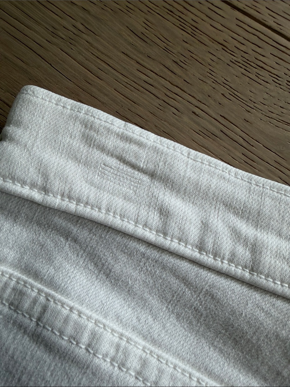 Mother The Mid Rise Dazzler Crop Frayed Hem Jeans in Cream Puffs Size 31 USA - Picture 13 of 14